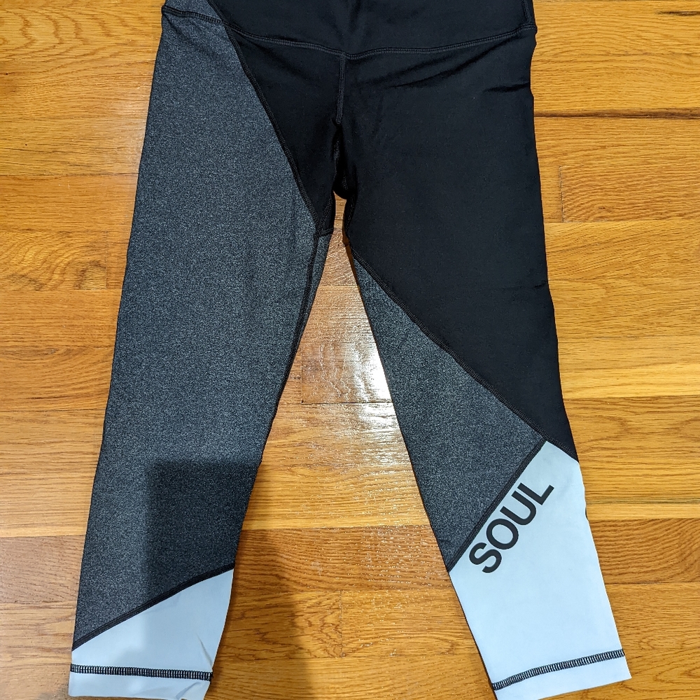 Soulcycle workout Capri leggings size medium